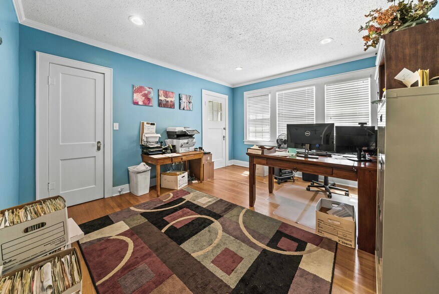 More Photos Of 209 S Main St, Lindale Loft Creative Space For Sale