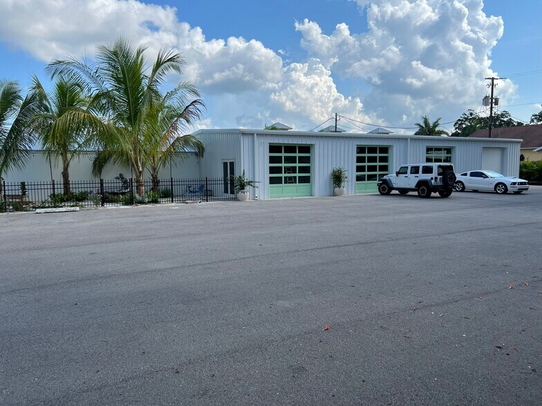 Primary Photo Of 511 10th St, Bradenton General Retail For Lease