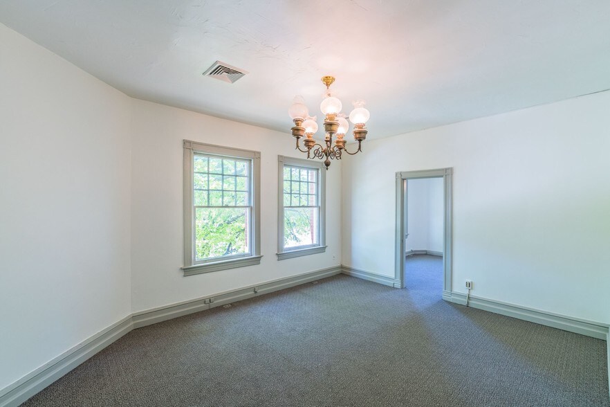 More Photos Of 1923 N Classen Blvd, Oklahoma City Office For Lease