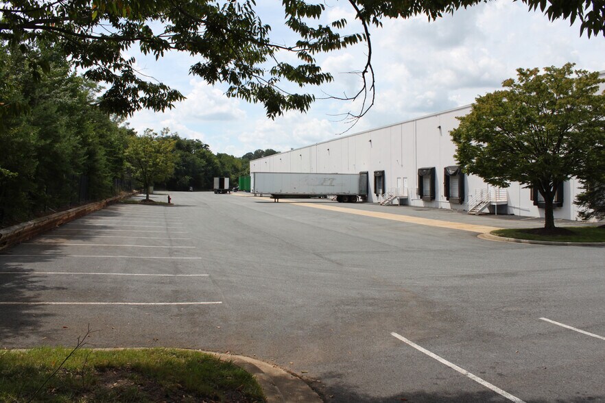 More Photos Of 3100-3130 Hubbard Rd, Landover Warehouse For Lease
