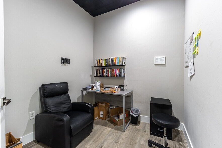 More Photos Of 15751 San Carlos Blvd, Fort Myers Storefront Retail Office For Lease