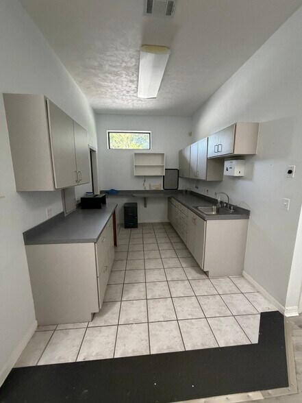 More Photos Of 19204 NW US Highway 441, High Springs Office For Lease