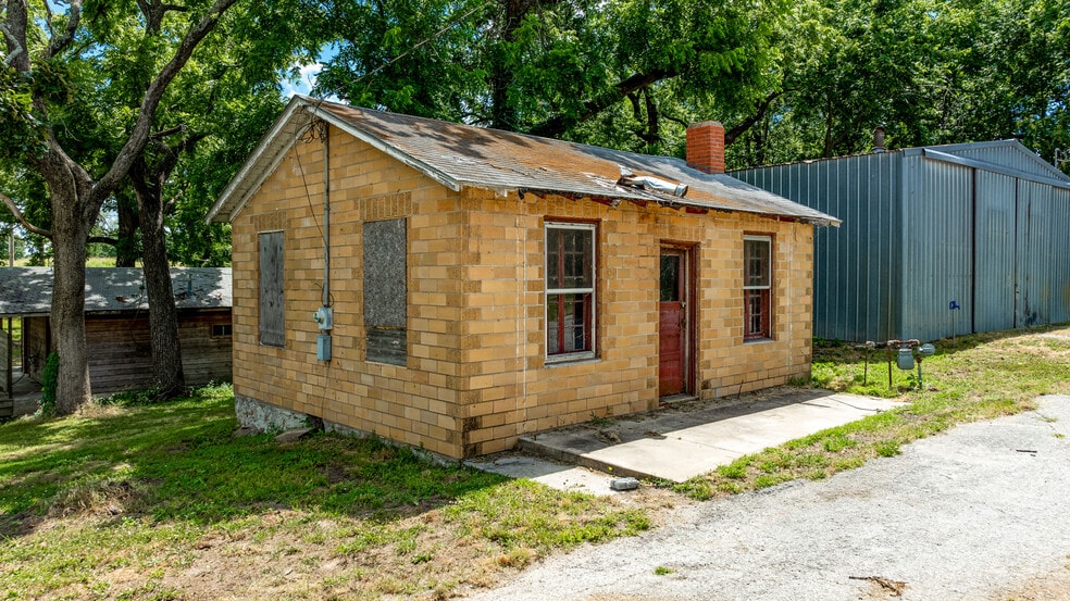 More Photos Of 1511 98th St NW, Grove Storefront For Sale
