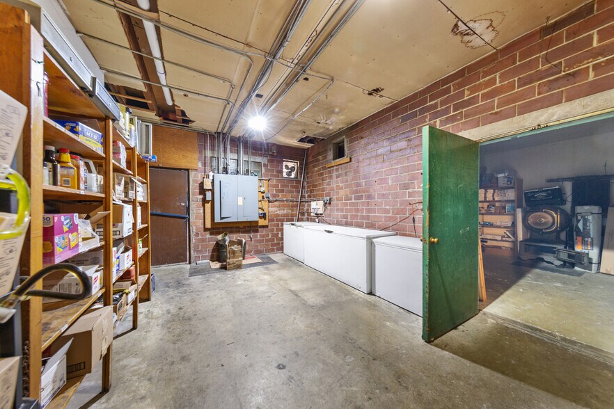 More Photos Of 209 N 5th Ave E, Truman Freestanding For Sale