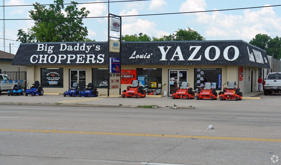 Primary Photo Of 5700 College St, Beaumont Freestanding For Sale