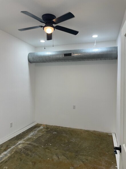 More Photos Of 330 E Oak St, Louisville Office For Sale