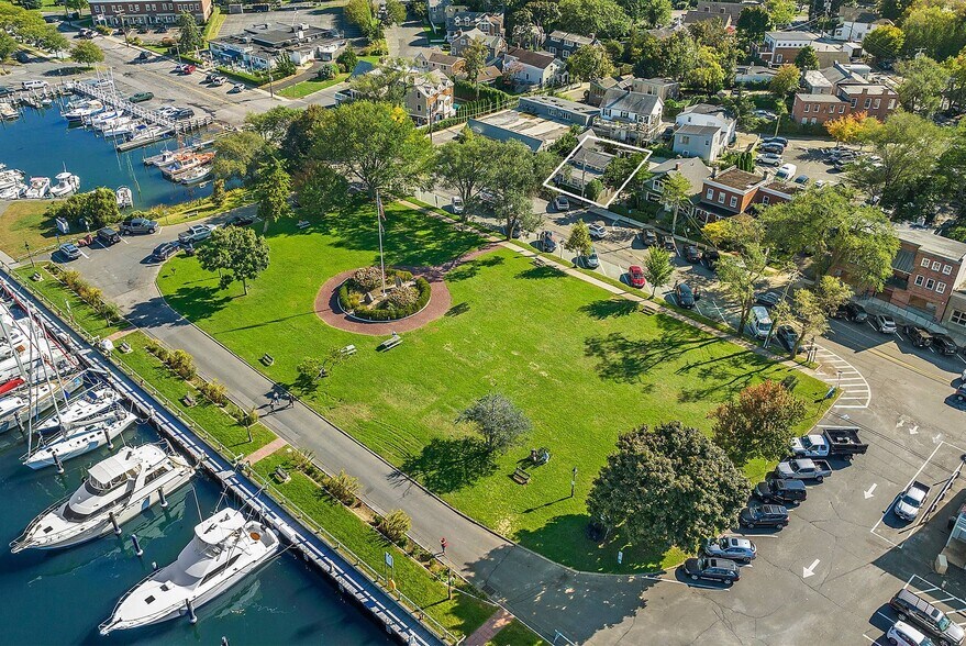 More Photos Of 6 Bay St, Sag Harbor Restaurant For Sale