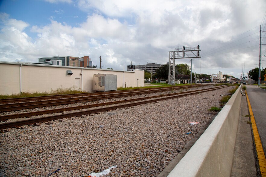 More Photos Of 1110 Sligh Blvd, Orlando Warehouse For Lease