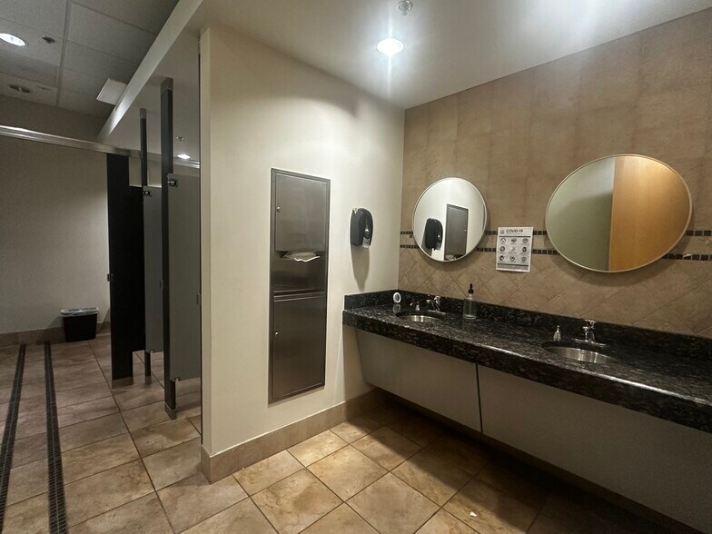 More Photos Of 4017 W Dr Martin Luther King Jr Blvd, Tampa Office For Sale