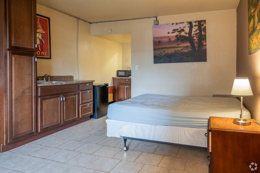 More Photos Of 115 NW Harlem Rd, Kansas City Apartments For Sale