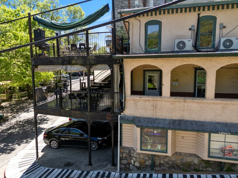 More Photos Of 10 Mountain St, Eureka Springs Restaurant For Sale