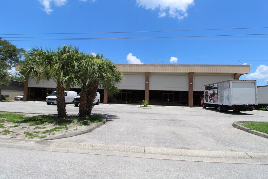More Photos Of 2499 Porter Lake Dr, Sarasota Warehouse For Lease