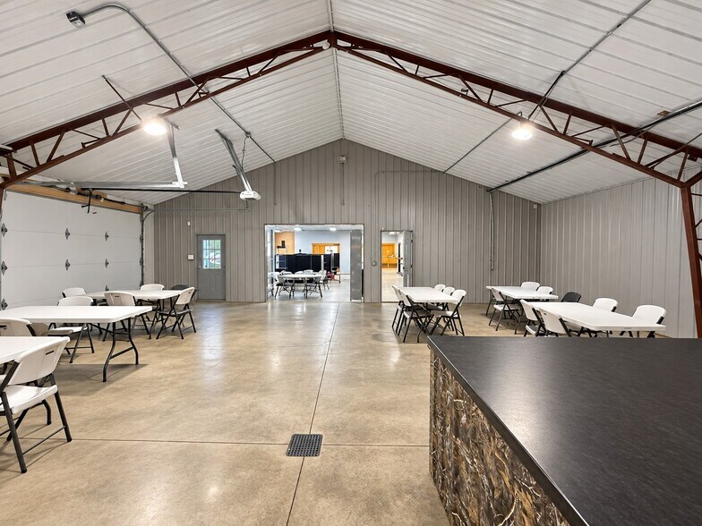 More Photos Of 11750 E State Road 205, Laotto Storefront For Sale