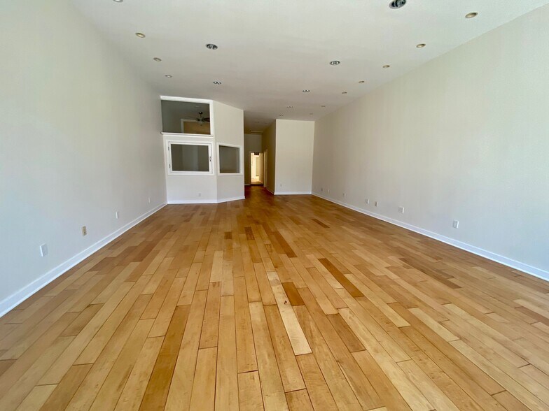 More Photos Of 2301-2309 Main St, Santa Monica Storefront Retail Office For Lease