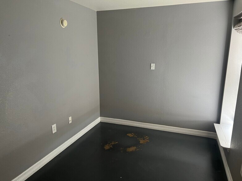 More Photos Of 1503 W Stan Schlueter Loop, Killeen Industrial For Lease