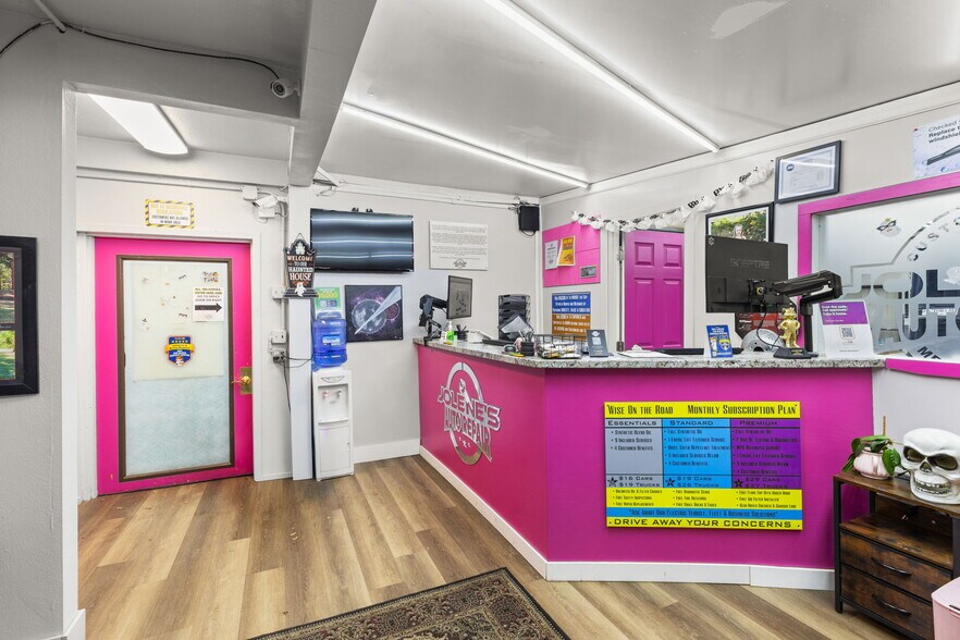 More Photos Of 104 NE 80th Ave, Portland Warehouse For Sale