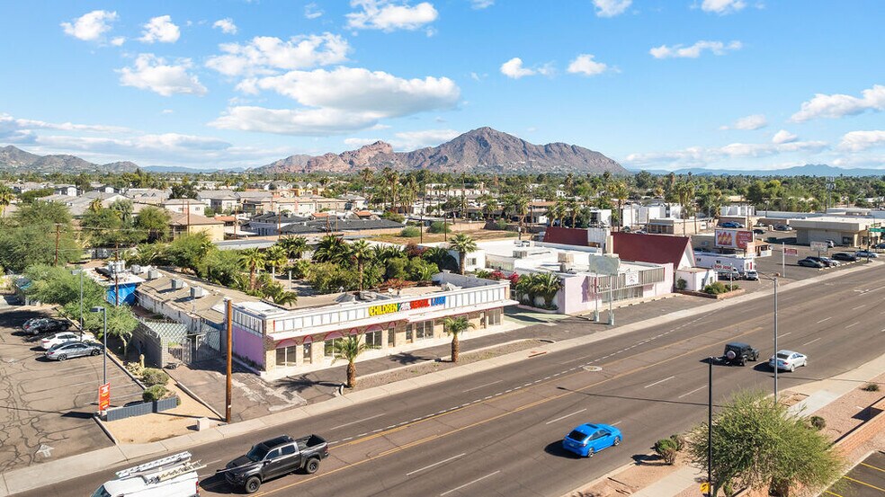 More Photos Of 3722 E Thomas Rd, Phoenix Freestanding For Lease