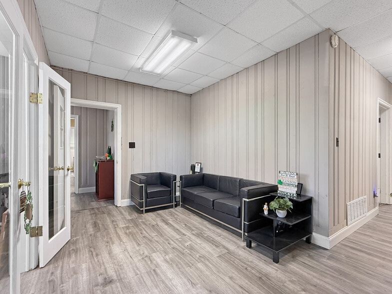 More Photos Of 109 W Atlantic St, South Hill Storefront Retail Office For Sale
