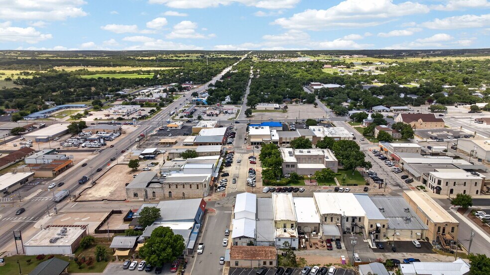 More Photos Of 308 S Main St, Burnet General Retail For Sale