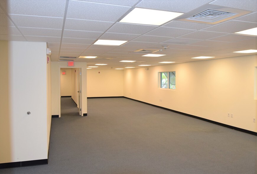 More Photos Of 800 W Indiantown Rd, Jupiter Storefront Retail Office For Sale