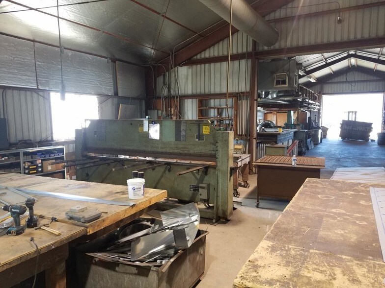 More Photos Of 1463 Mesa View St, Hemet Warehouse For Lease