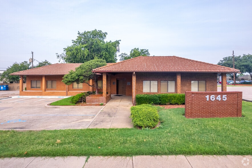 Primary Photo Of 1645 Dorchester Dr, Plano Medical For Lease