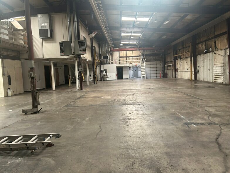 More Photos Of 5151 E 56th Ave, Commerce City Manufacturing For Sale