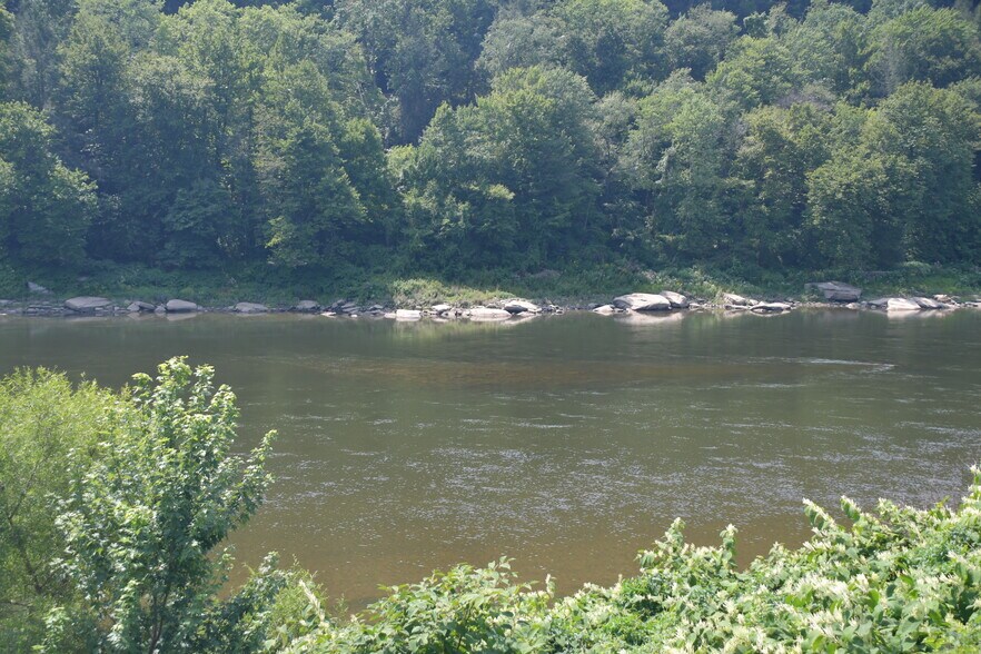 More Photos Of 714 River Ave, Emlenton Warehouse For Sale