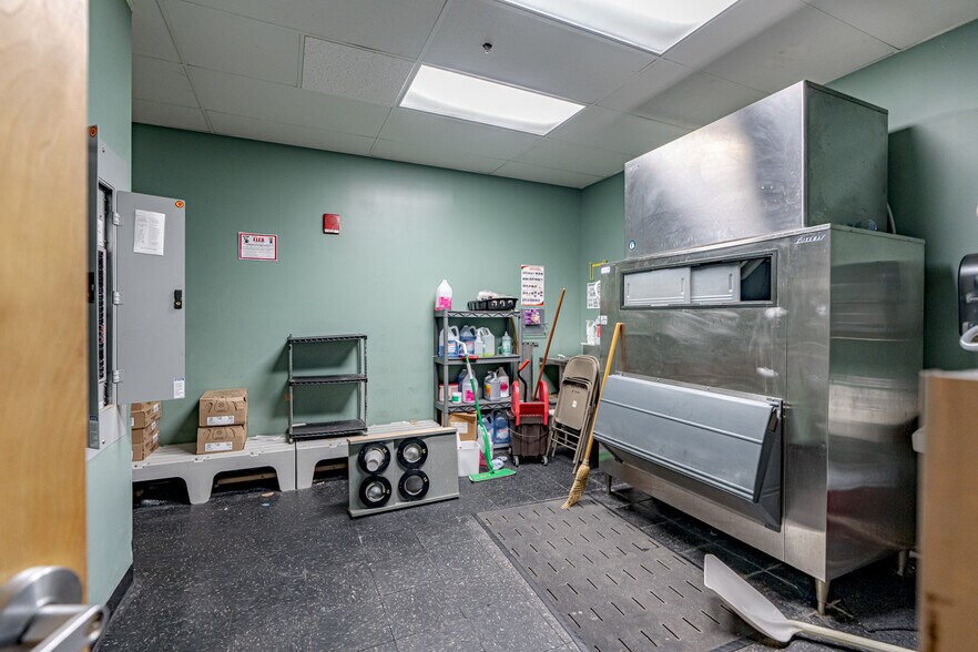 More Photos Of 250 Breighton Cir, Shelbyville Movie Theatre For Sale