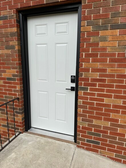 More Photos Of 1011 N 8th St, Vandalia Office For Sale