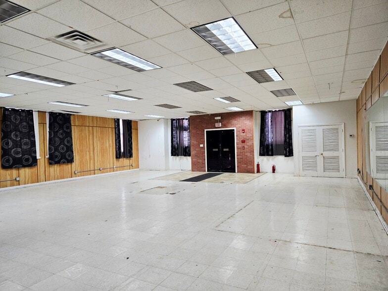 More Photos Of 220 E Galena Blvd, Aurora Storefront For Sale