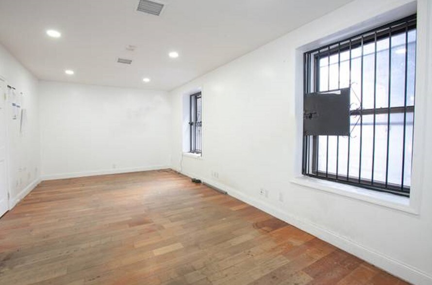 More Photos Of 295-297 Broadway, Brooklyn Apartments For Lease