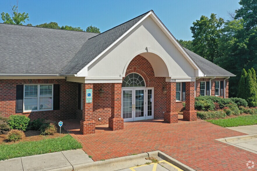 More Photos Of 1370 Piedmont Dr, Lexington Medical For Lease