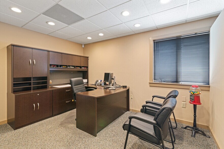 More Photos Of 1326 E Pembroke Ave, Hampton Office For Sale