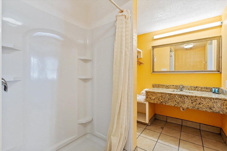 More Photos Of 32810 Highway 43, Thomasville Hotel For Sale