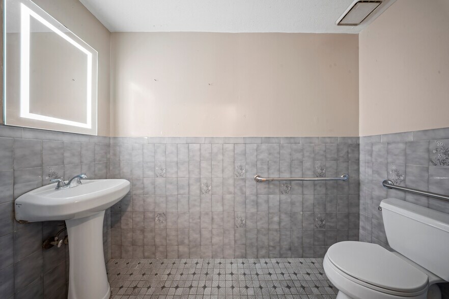More Photos Of 200-17 Linden Blvd, Saint Albans Medical For Sale