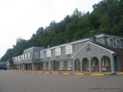 Primary Photo Of 275 S Whitewoman St, Coshocton Hotel For Sale