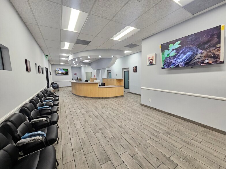 More Photos Of 18224 Parthenia St, Northridge Veterinarian Kennel For Sale
