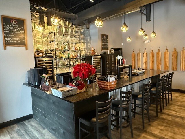 More Photos Of 8 Asa st, Kemptville Restaurant For Sale