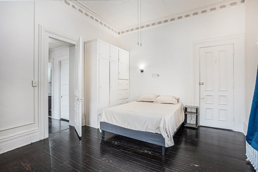 More Photos Of 701 Center Ave, Bay City Apartments For Sale