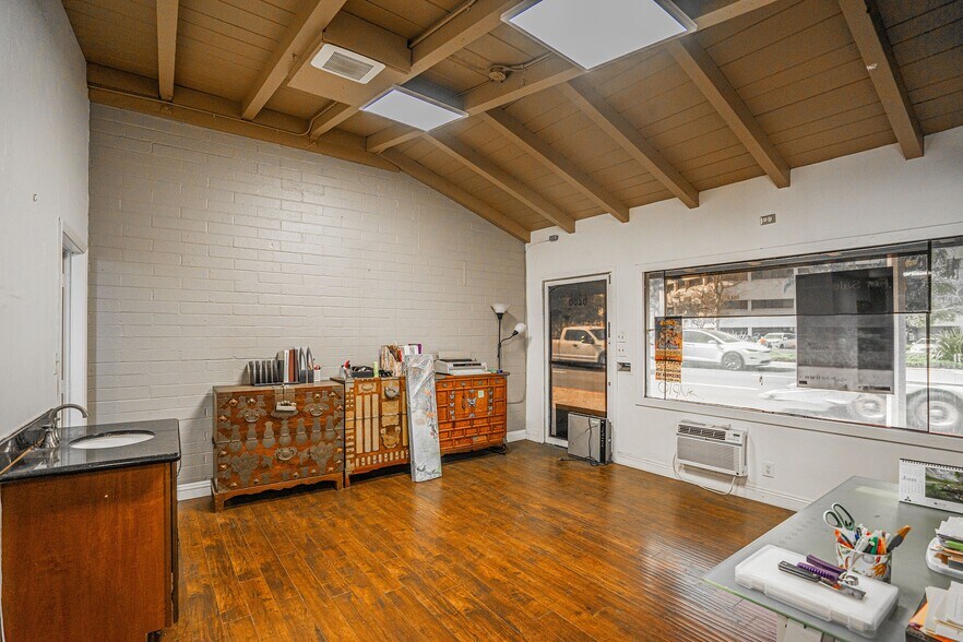 More Photos Of 6286 Beach Blvd, Buena Park Storefront For Sale