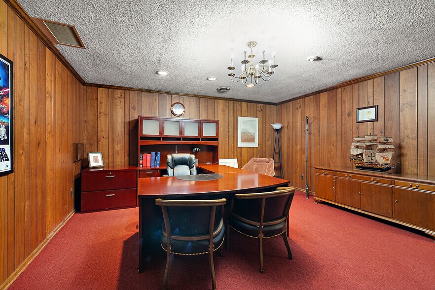 More Photos Of 22815 Kelly Rd, Eastpointe Loft Creative Space For Sale