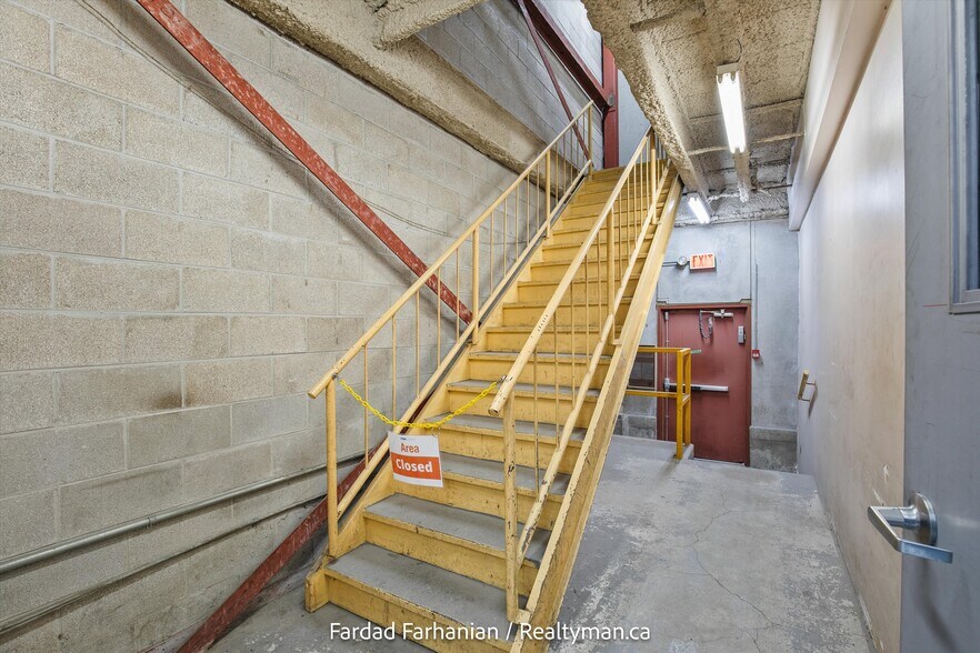 More Photos Of 42 Cardico Dr, Whitchurch-Stouffville Warehouse For Lease