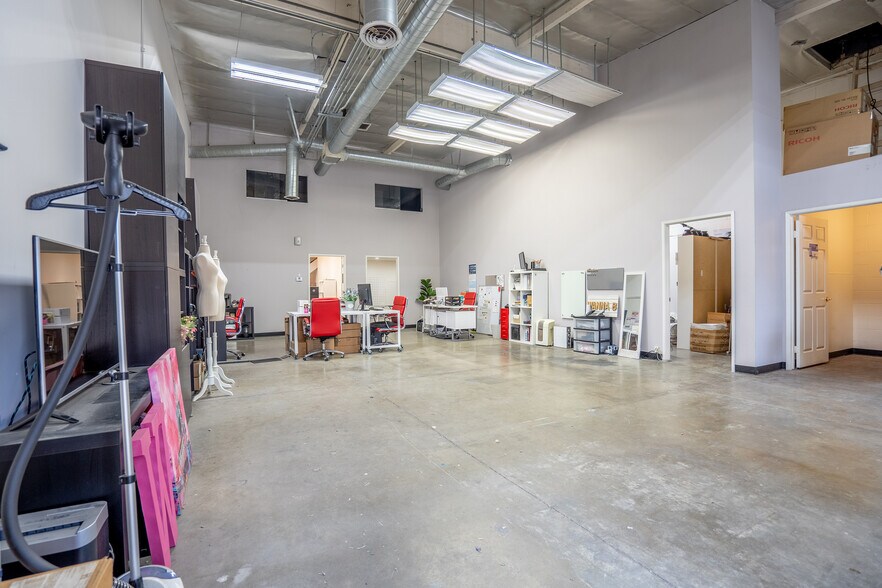 Primary Photo Of 2807 S Olive St, Los Angeles Warehouse For Sale