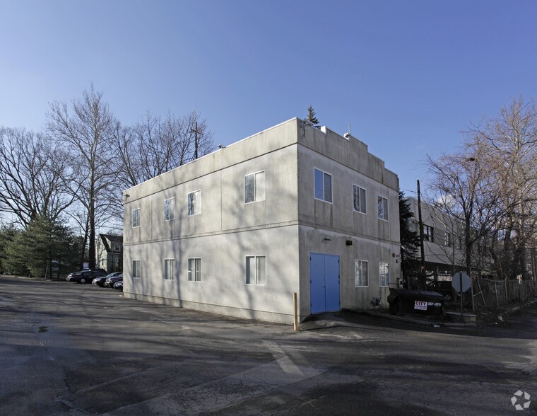 More Photos Of 130 Lenox Ave, Stamford Warehouse For Sale