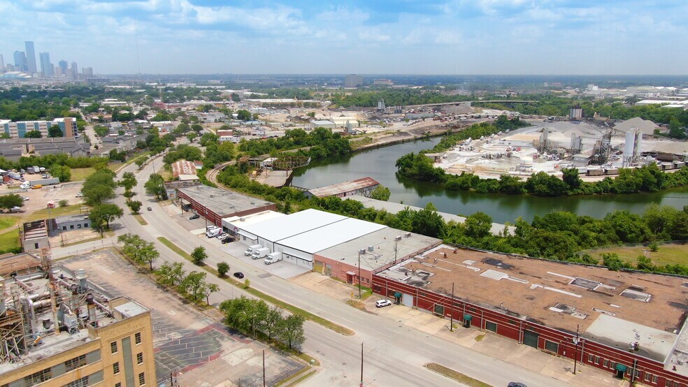 More Photos Of 5711 Navigation Blvd, Houston Unknown For Lease