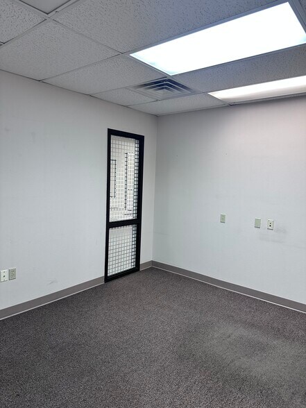 More Photos Of 4809 W Loop 289, Lubbock Warehouse For Lease