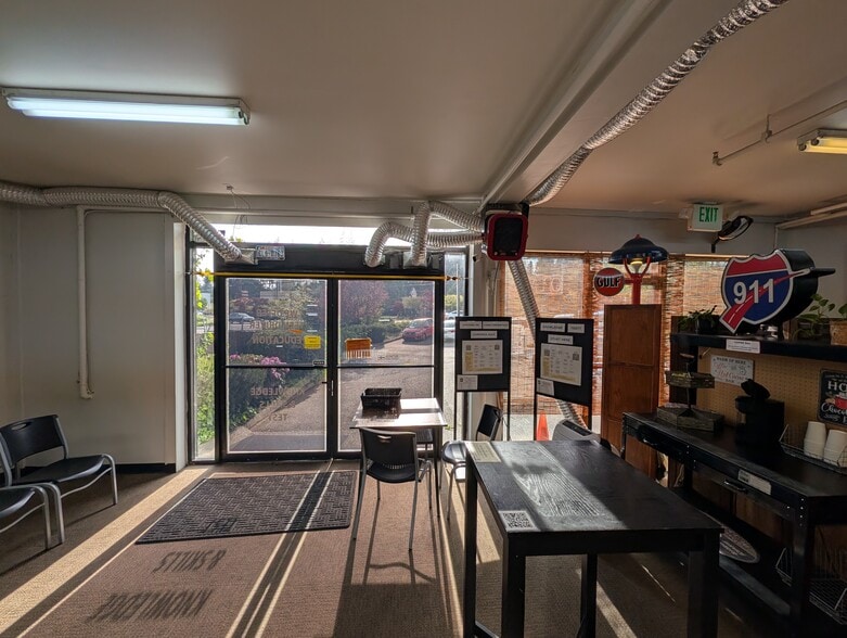 More Photos Of 18411-18421 Highway 99, Lynnwood Storefront For Lease