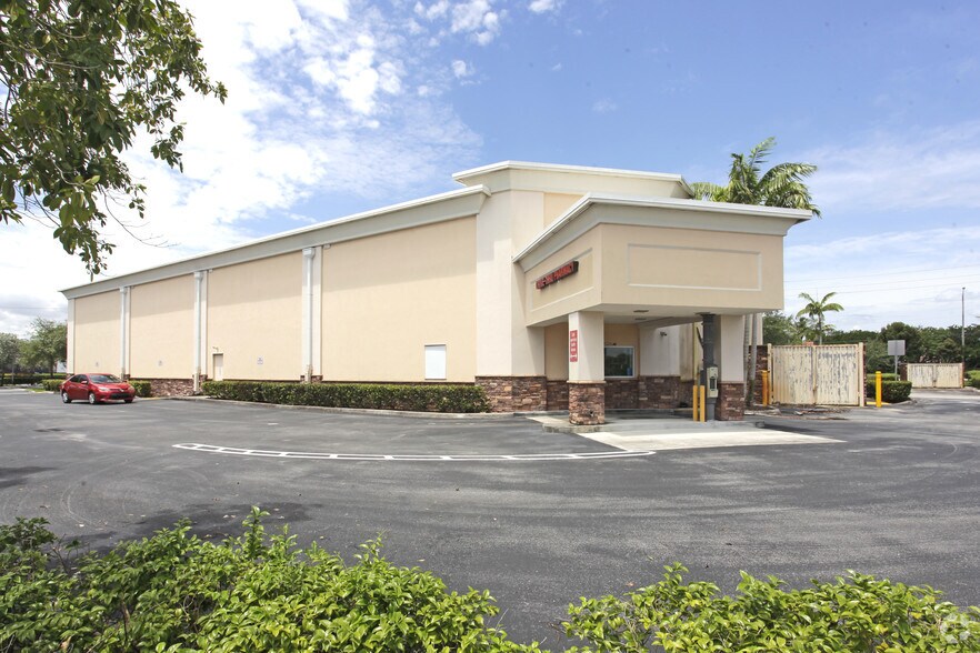 More Photos Of 10001 Sheridan St, Hollywood Drugstore For Sale