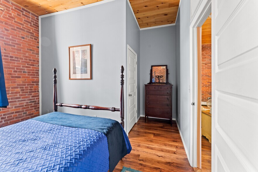 More Photos Of 21 Main St, Binghamton Restaurant For Sale